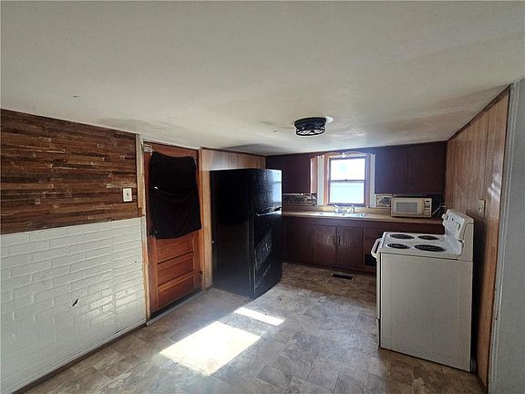 4th image of 412 N Folger St