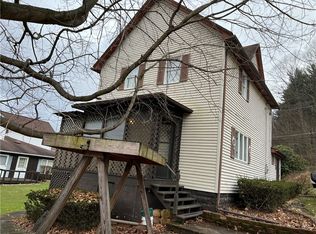 49 Walnut St, Creekside, PA 15732