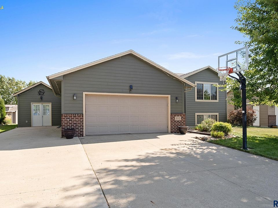 1st image of 500 Cottonwood Dr