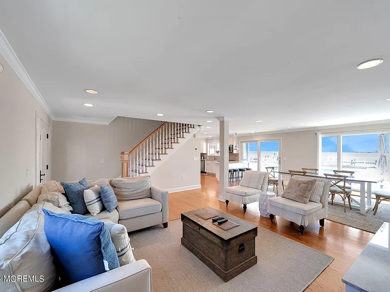340 Bay Ln — Photo 56