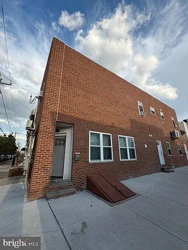 370 Jackson St Photo 1