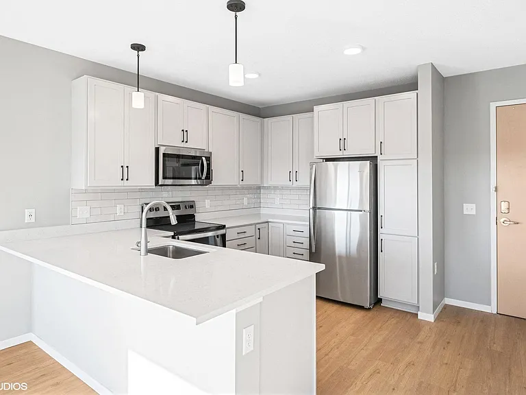 Lago Apartments — Photo 32