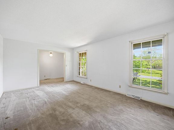5th image of 401 Francisco Dr
