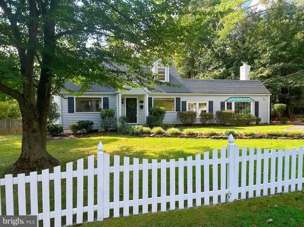 7823 Marthas Ln, Falls Church, VA 22043