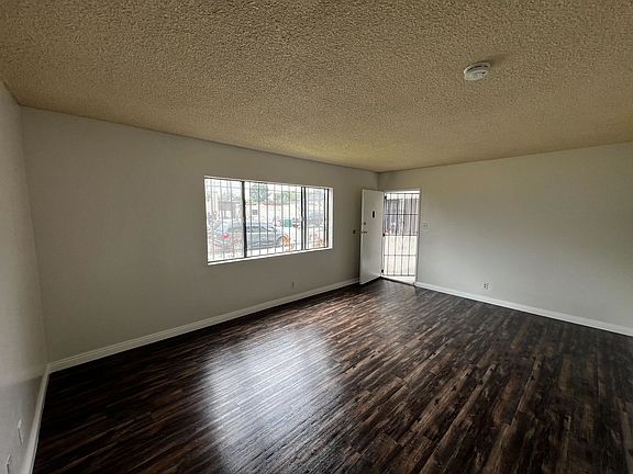 5th image of 475 E 61st St