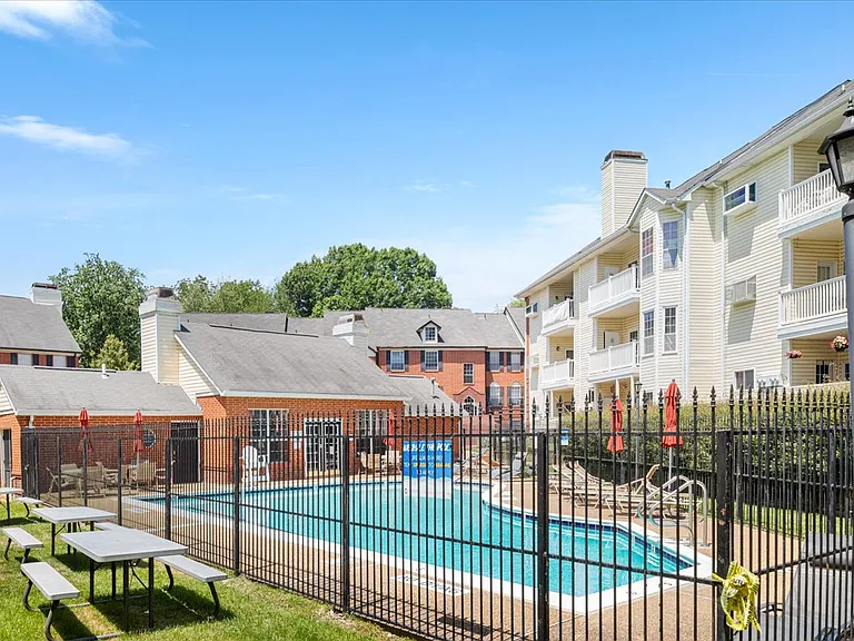 664 Gateway Dr SE #302 — Photo 25
