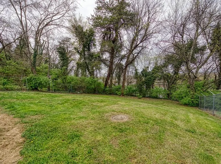 Landau Dr — Photo 14