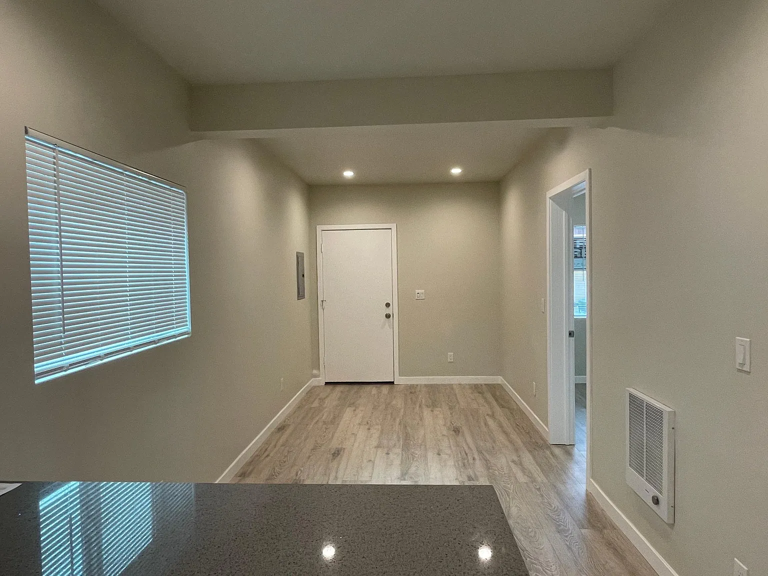 1 bed, 430 sqft, $2,195 — Photo 2