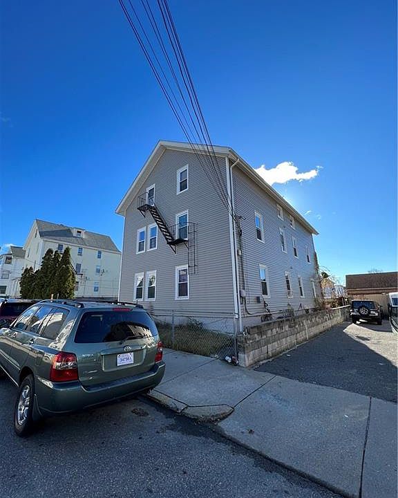 1st image of 122 Lincoln Ave