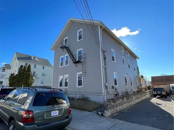 122 Lincoln Ave, Central Falls, RI 02863
