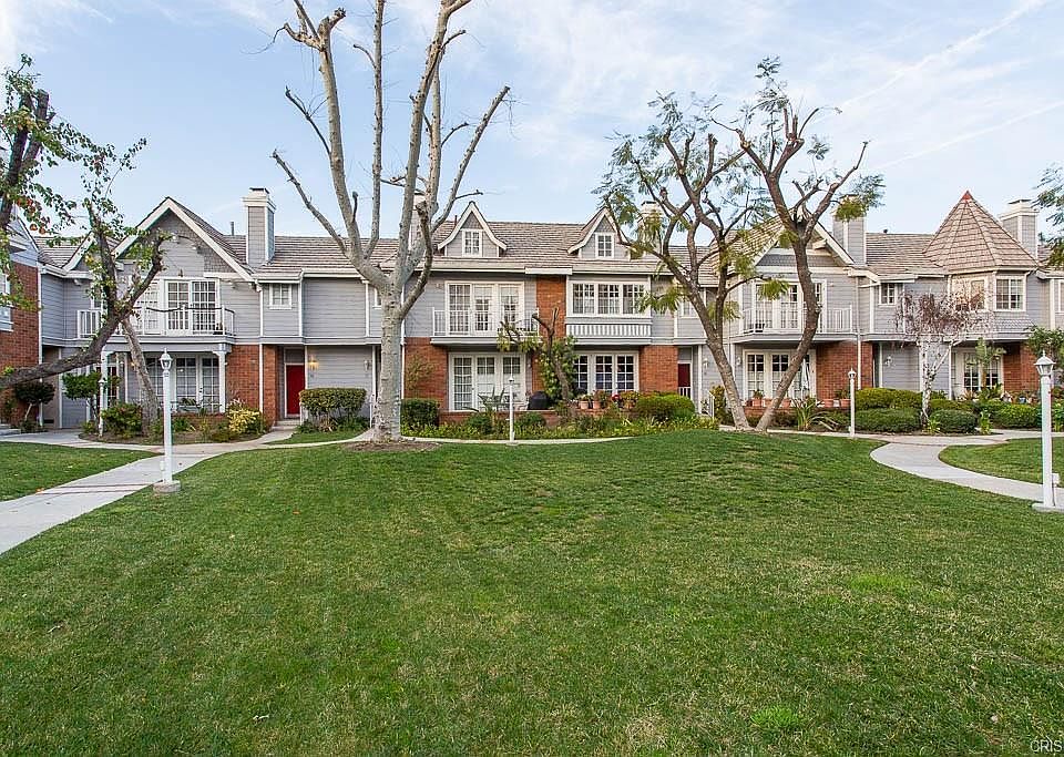 1st image of 18135 Burbank Blvd