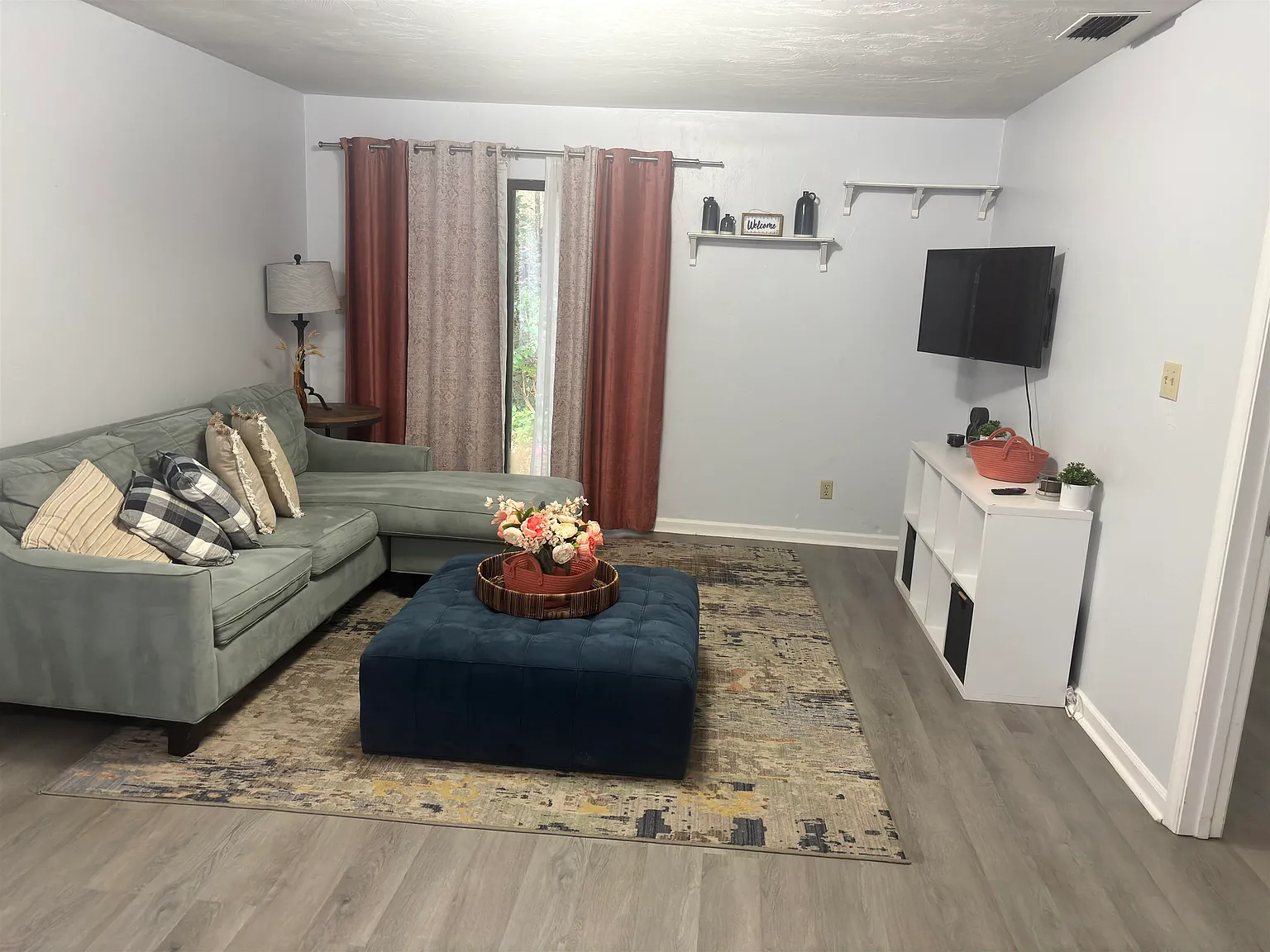 2 bed, 1040 sqft, $1,350 — Photo 2