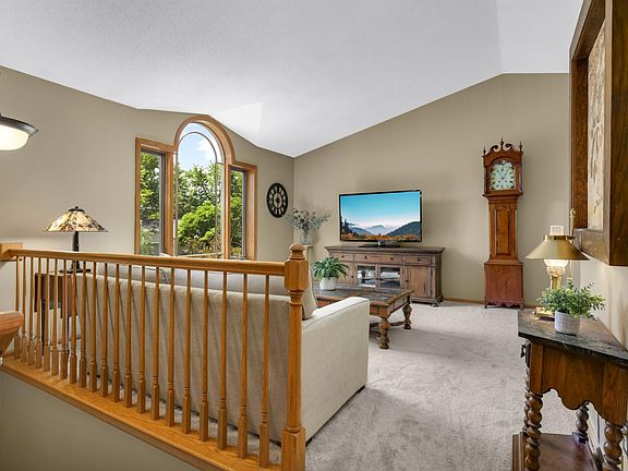 4th image of 1255 Doe Cir
