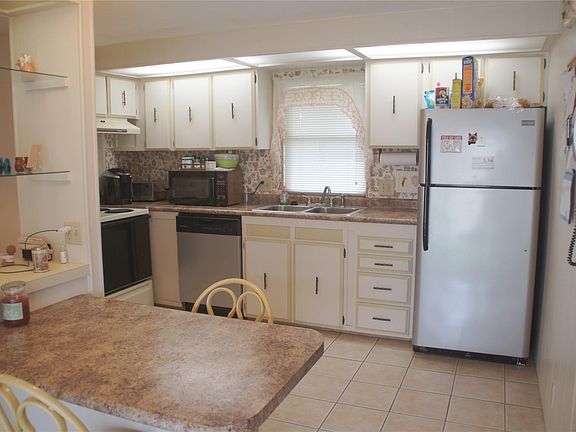 4th image of 5230 SW 24th Avenue