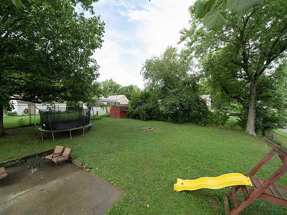 4th image of 102 Hillside Dr