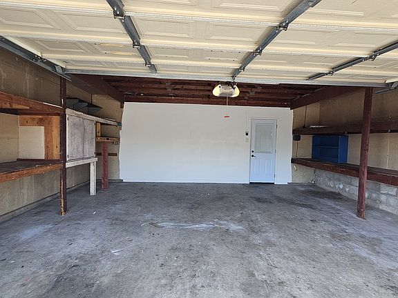 3rd image of 1104 Oak Dr #1/2