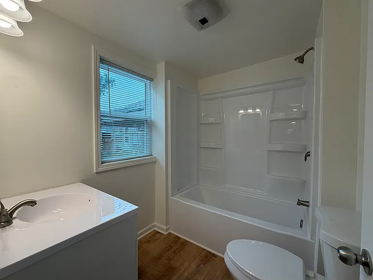 639 W Madison St — Photo 5