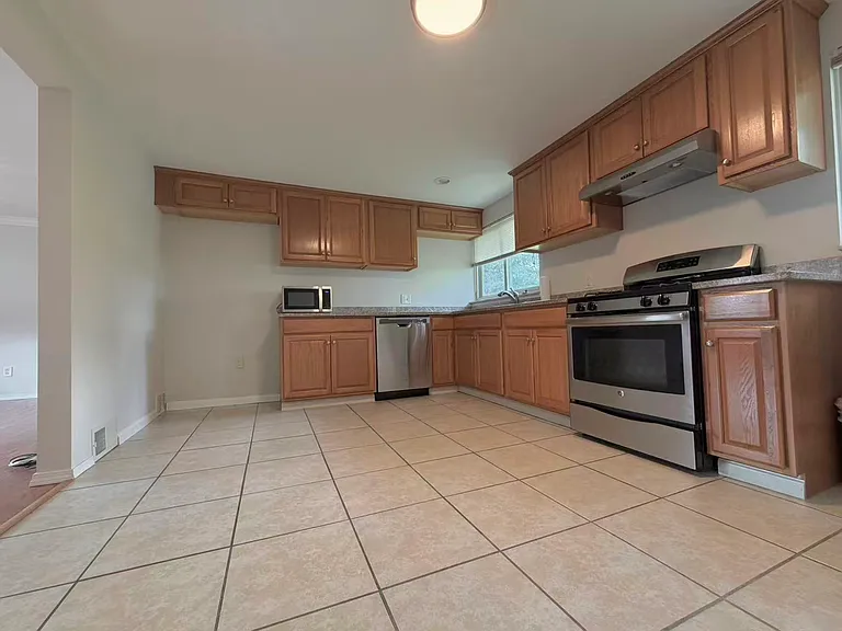 831 Kerry Hill Dr — Photo 17