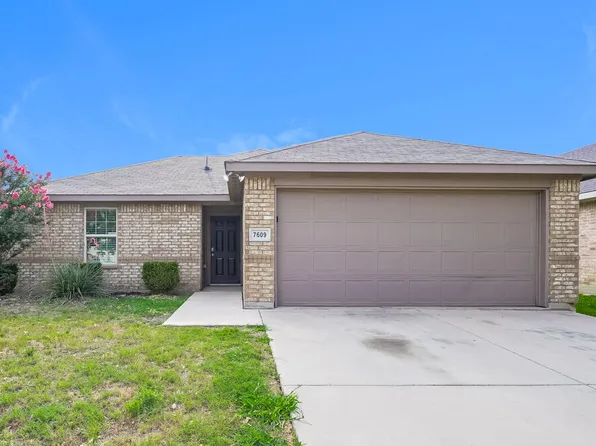 7609 Rainbow Creek Dr, Fort Worth, TX 76123
