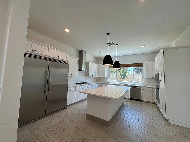 2637 W Andrew Ln — Photo 11