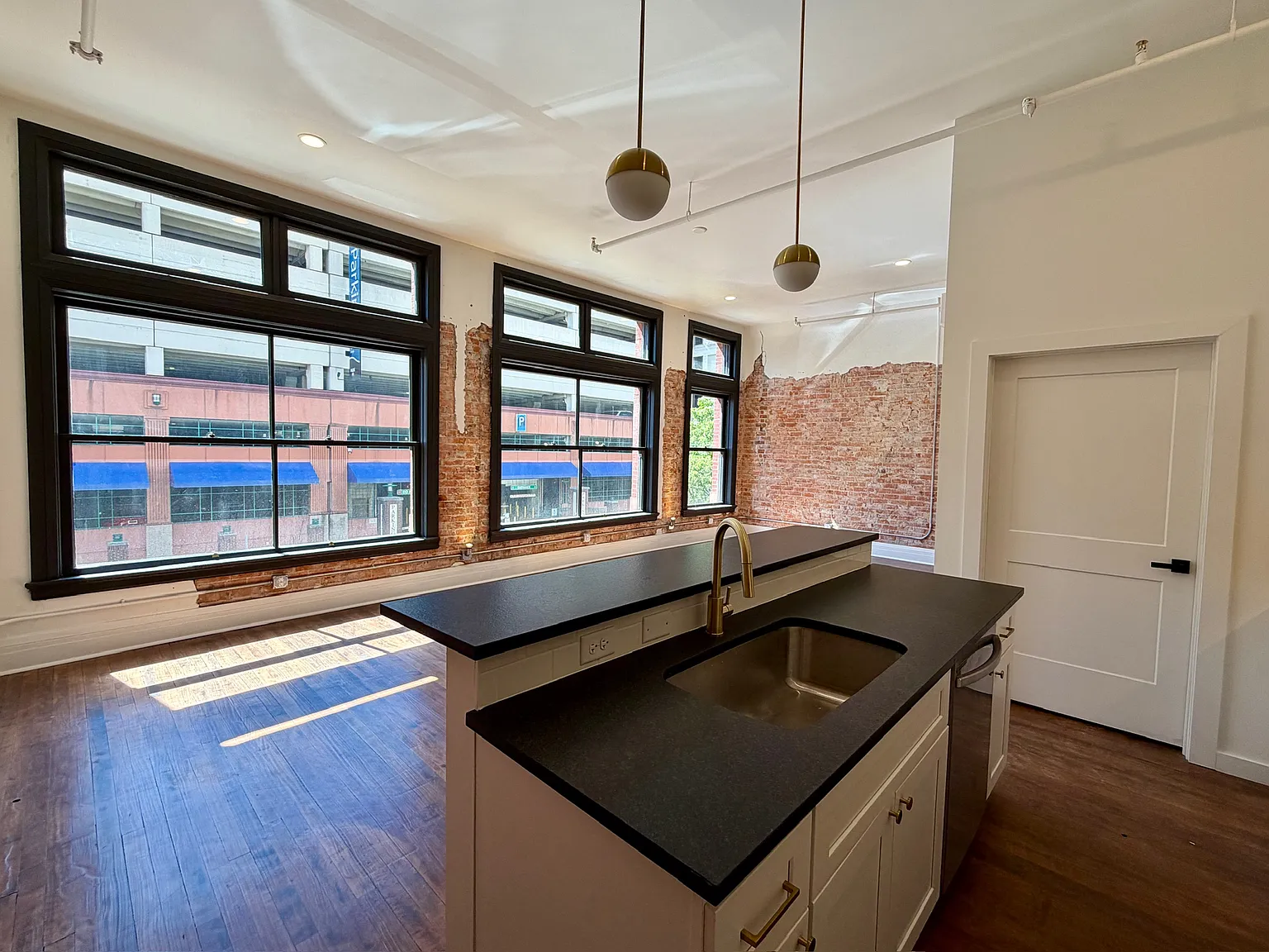 325 N Superior St — Photo 2