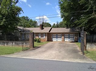 2459 Pinoak Dr, Hickory, NC 28602