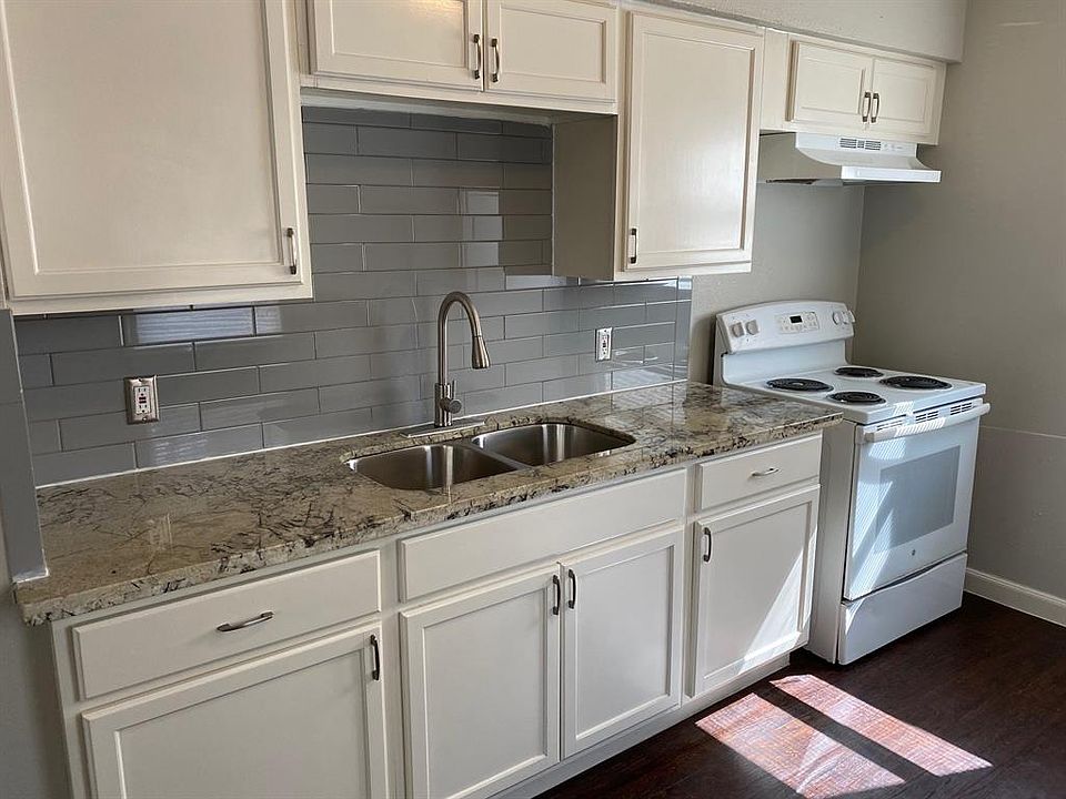 1st image of 3503 Brewster St #7