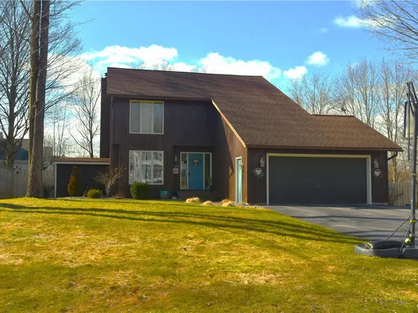 15 Stanhope Ct, New Hartford, NY 13413