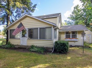 468 Oak Lake Dr, Waterford, MI 48327