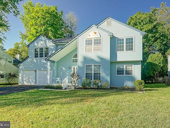 3rd image of 3 Country Ln