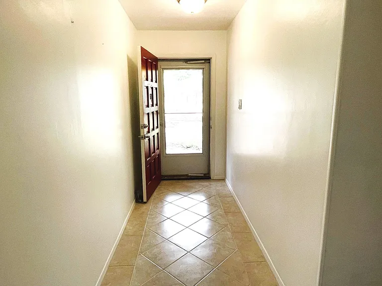 13504 Lois Ln — Photo 4