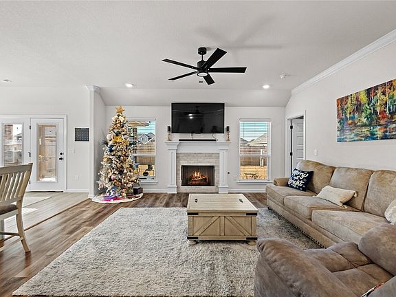 4th image of 31 N Manhattan Way