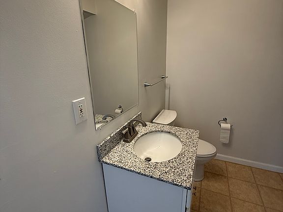 4th image of 305 E Seminary St APT 7