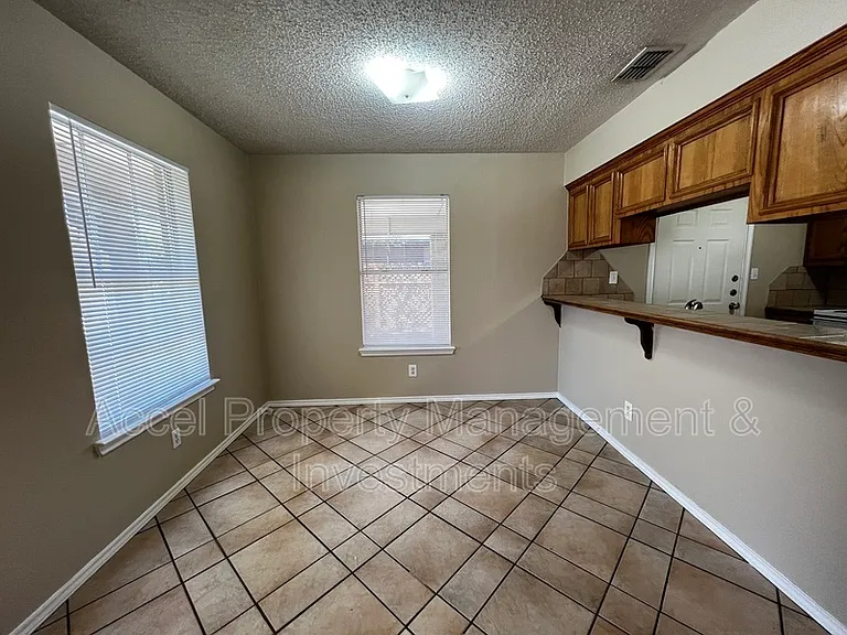 3808 Bluebird Ave — Photo 3