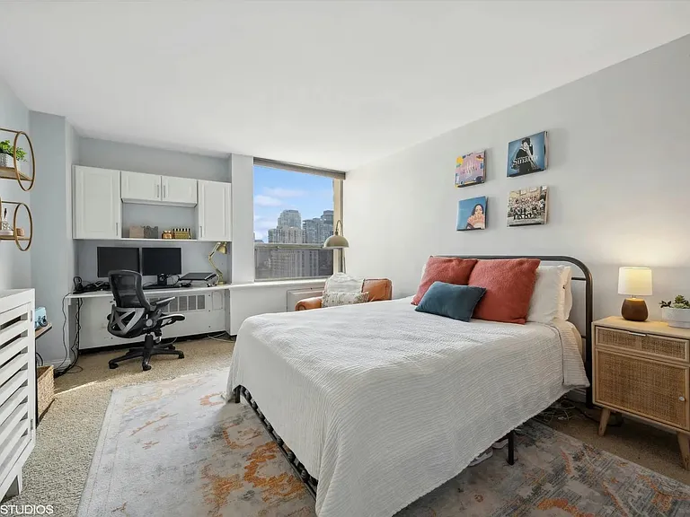 1360 N Sandburg Ter #1701C — Photo 12