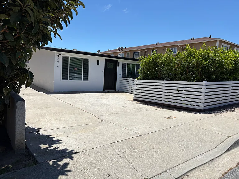 Nelson Ave — Photo 1
