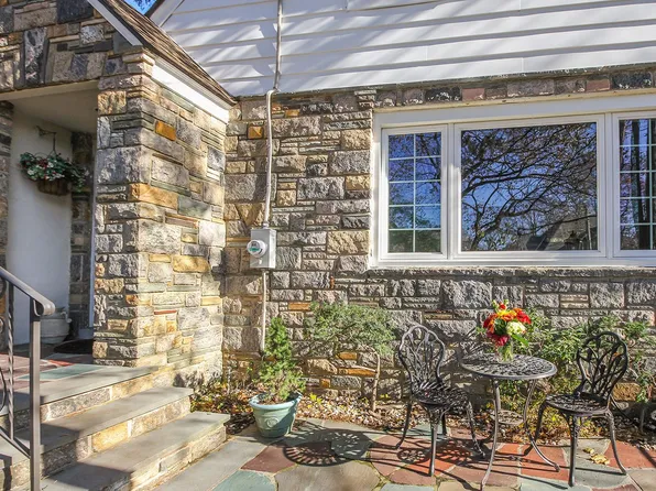 20 Valley Rd, White Plains, NY 10604