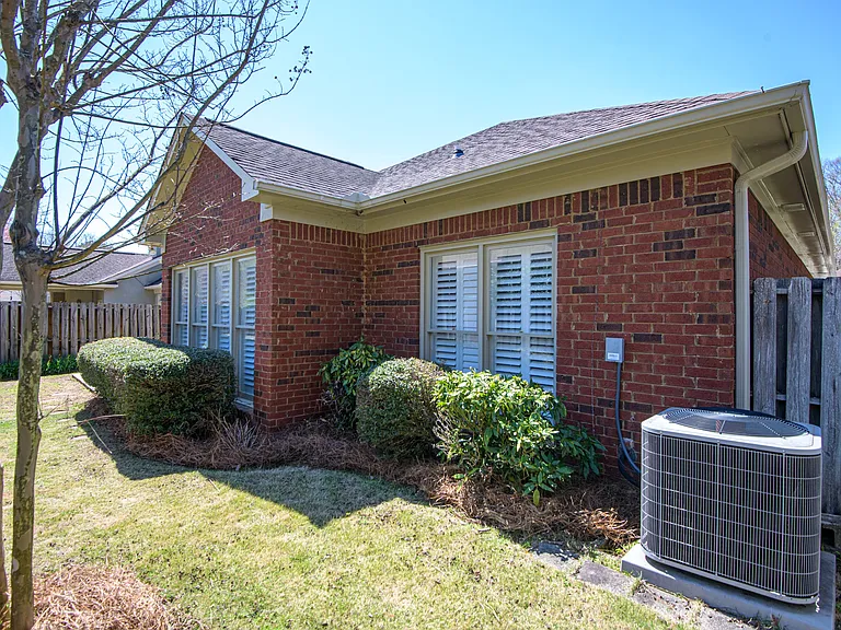 1326 Berwick Dr — Photo 23