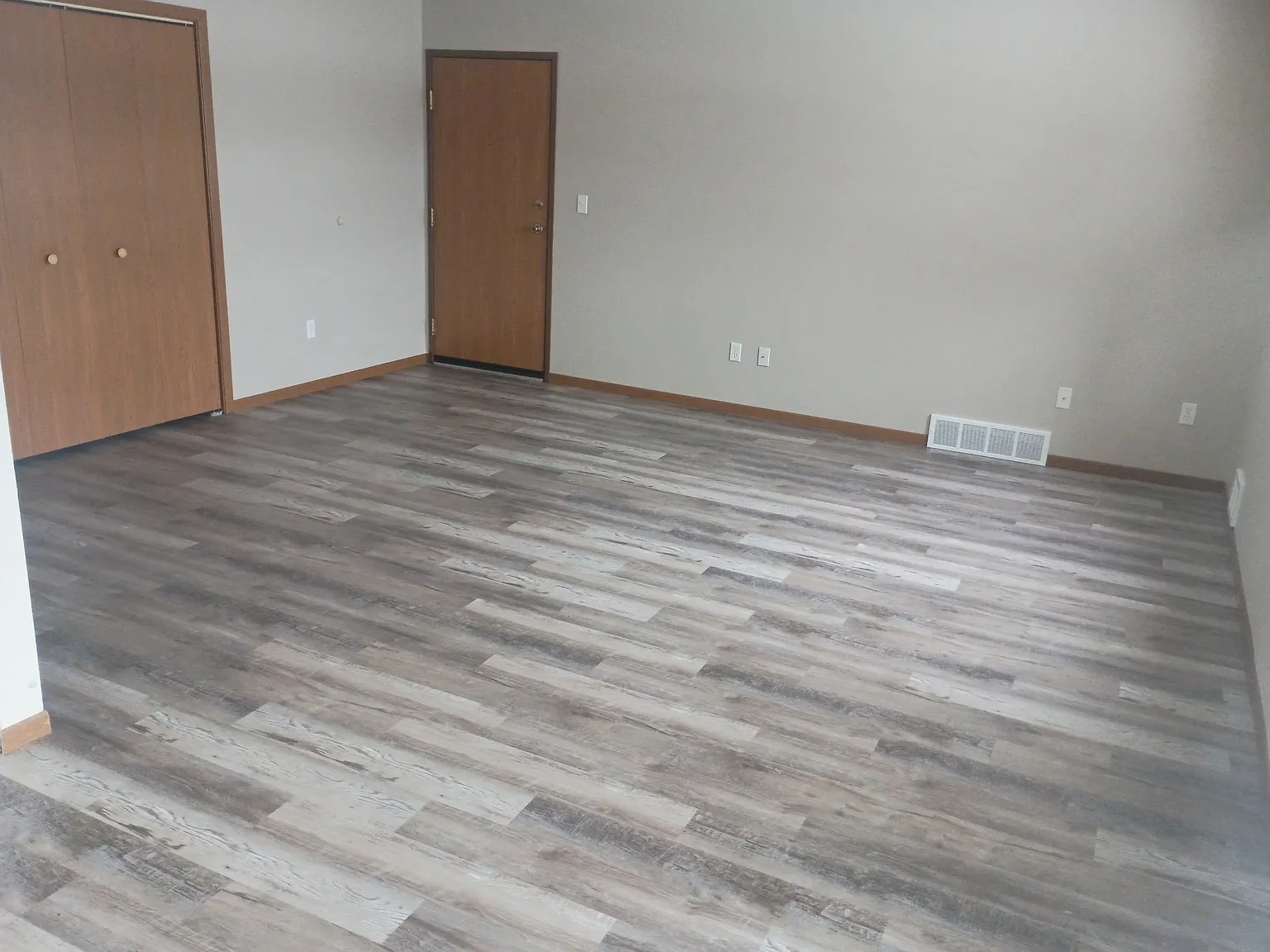2 bed, 1100 sqft, $1,100 — Photo 4