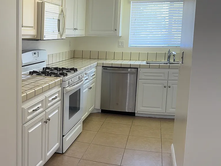 4231 Vista Del Rio Way #4 — Photo 33