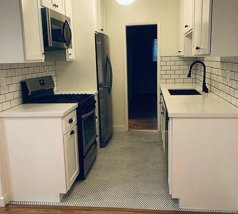 5th image of 821 Westmount Dr #11