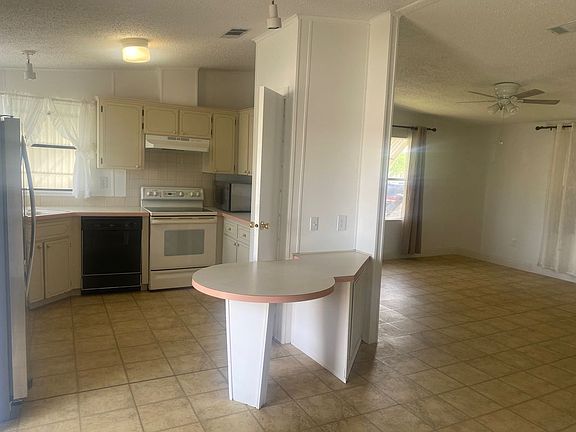 5th image of 8933 Pine St