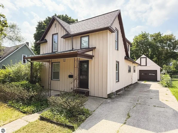 909 N River Ave, Alma, MI 48801