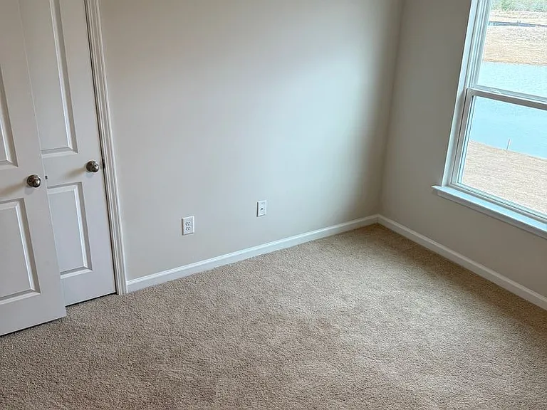 2528 Revolutionary Way — Photo 22