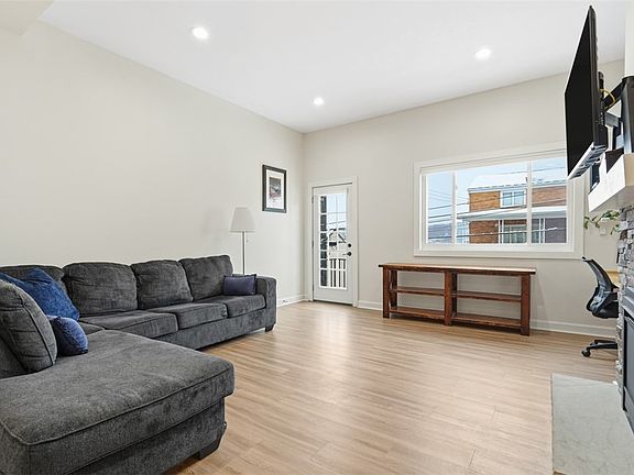 4th image of 2410 Leticoe St