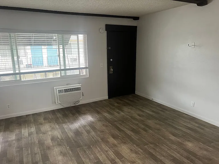 2613 W Olive Ave — Photo 9