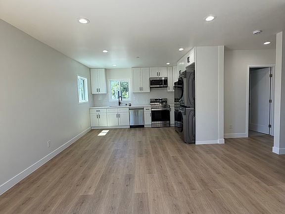 5th image of 6154 1/2 Colbath Ave #6154-1/2