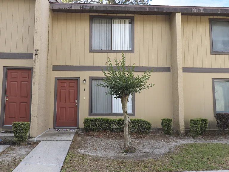 2300 SW 43rd St #C — Photo 2
