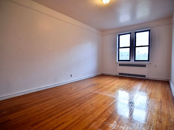 4th image of 2300 Kings Hwy #3E