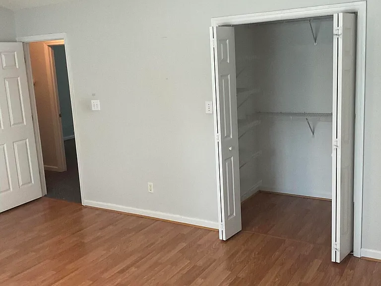 529 Raintree Rd — Photo 15